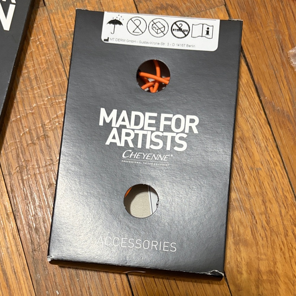 Cheyenne Black Electronics Accessory - Picture 5 of 8